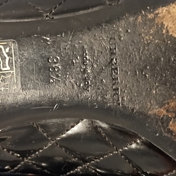 Authentic Burberry Quilted Flats - Picture 7 of 15